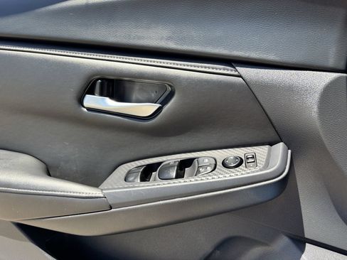 Used 2024 Nissan Sentra SV FWD image 23