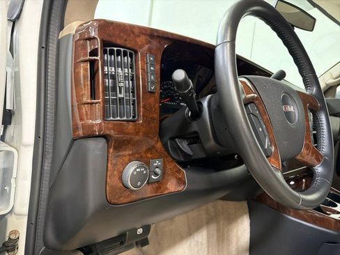 Used 2014 GMC Savana 1500 image 15