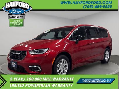 Used 2025 Chrysler Pacifica Select