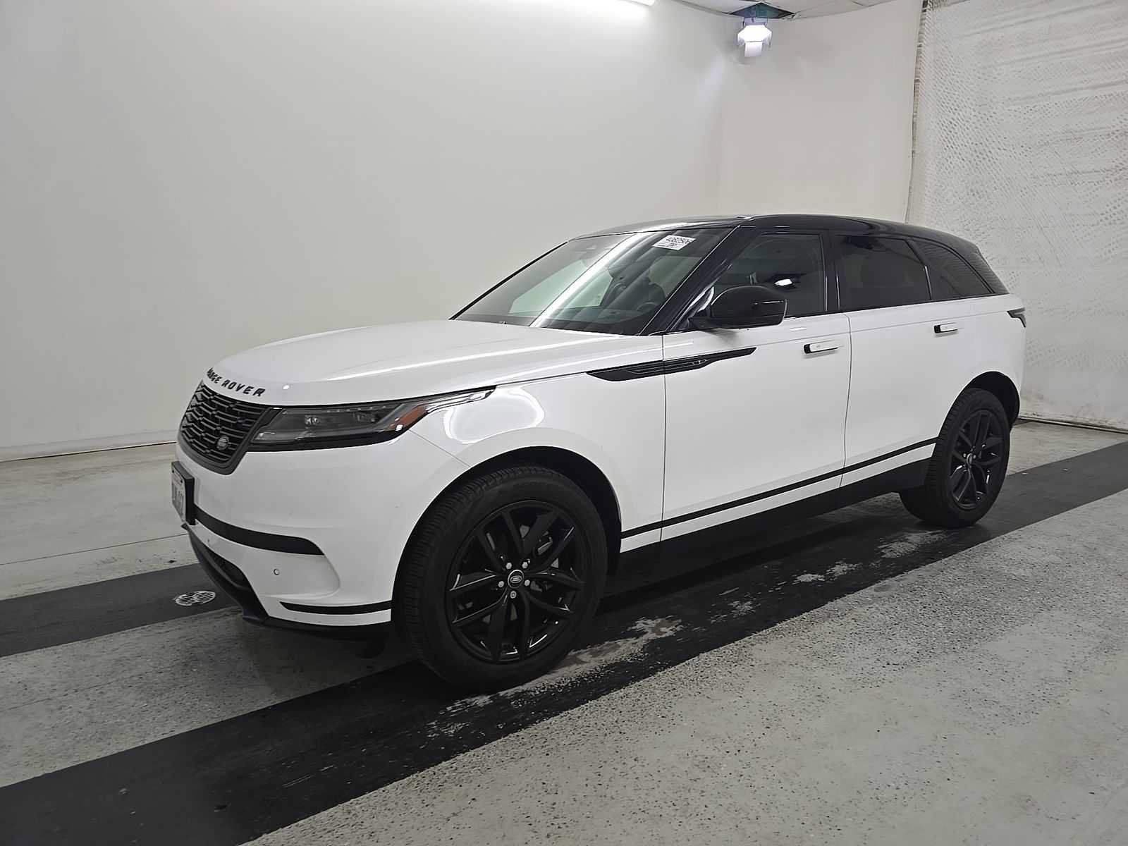 Used 2025 Land Rover Range Rover Velar S AWD/4WD image 3