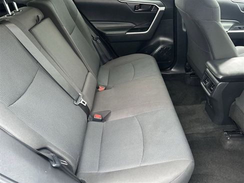 Used 2022 Toyota RAV4 LE image 10