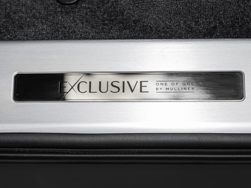 Used 2024 Bentley Bentayga Azure V8 image 51