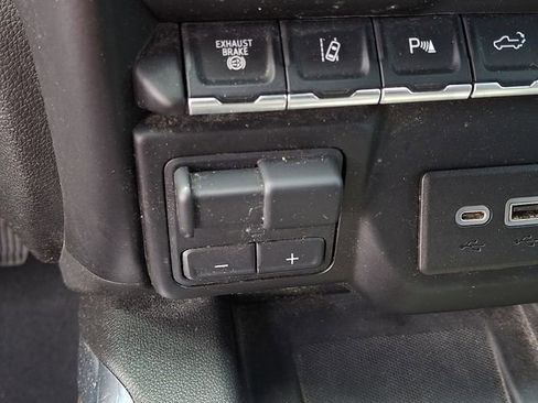 Used 2023 Chevrolet Silverado 3500 High Country image 14