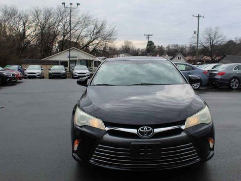 Used 2016 Toyota Camry LE image 2