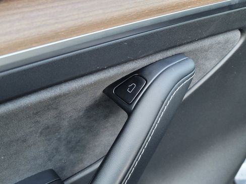 Used 2023 Tesla Model Y Long Range image 18