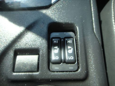 Used 2019 Subaru Impreza 2.0i Limited image 11