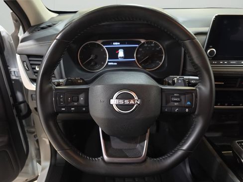 Used 2025 Nissan Rogue SV AWD/4WD image 19