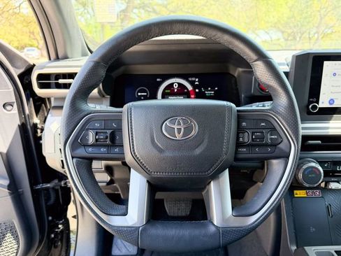 Used 2025 Toyota 4Runner TRD Off-Road AWD/4WD image 9