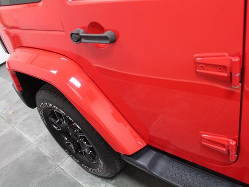 Used 2018 Jeep Wrangler Unlimited Sahara image 30