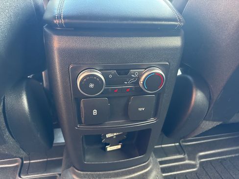 Used 2020 Ford Explorer XLT w/ Equipment Group 202A AWD/4WD image 22