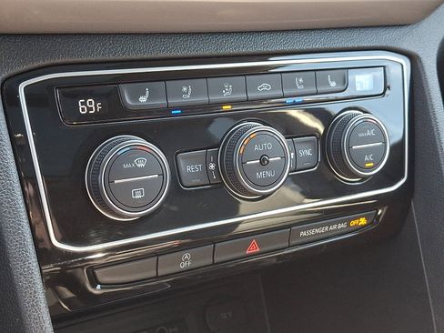 Used 2021 Volkswagen Atlas SEL Premium image 17