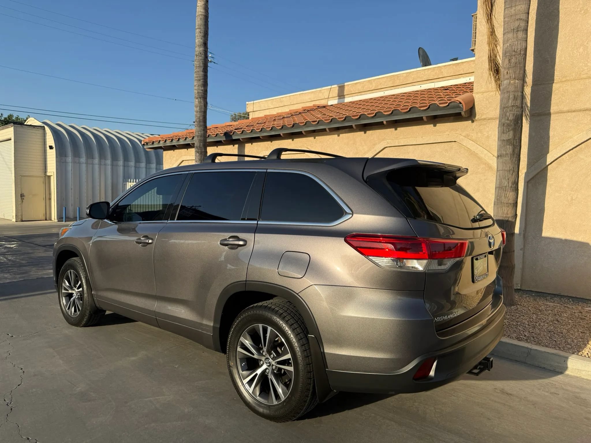 Used 2018 Toyota Highlander LE w/ Carpet Mat Package (TMS) AWD/4WD image 7