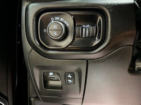 Used 2025 RAM 1500 Laramie AWD/4WD image 37