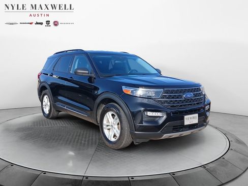 Used 2024 Ford Explorer XLT w/ Equipment Group 202A AWD/4WD image 2