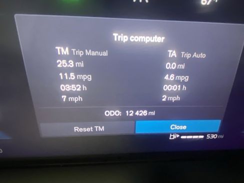 Used 2025 Volvo XC40 B5 Core image 17