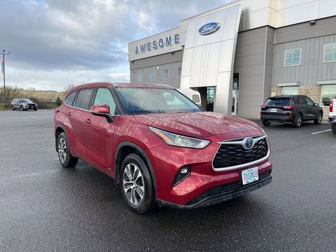 Used 2022 Toyota Highlander XLE image 38