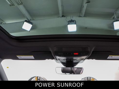 Used 2024 Volkswagen Tiguan SE R-Line FWD image 21