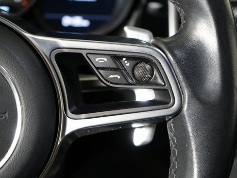 Certified 2018 Porsche Macan image 23