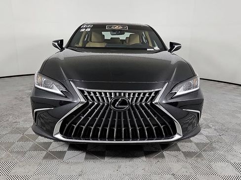 Used 2025 Lexus ES 350 w/ Premium Package FWD image 2