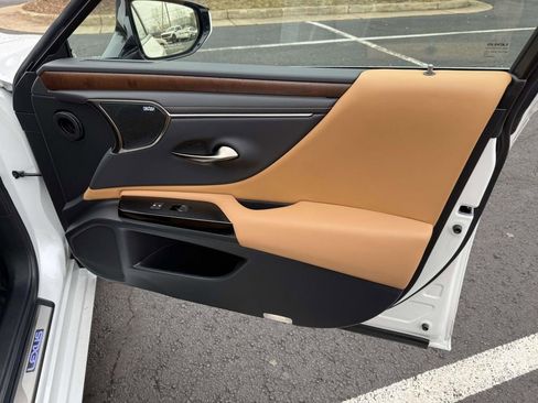 Used 2024 Lexus ES 300h Ultra Luxury w/ Accessory Package (Z1) image 15