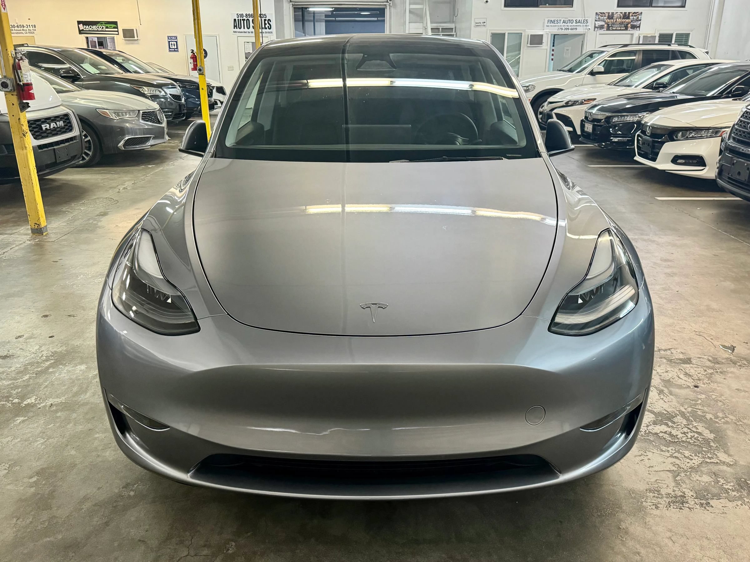 Used 2024 Tesla Model Y Long Range AWD/4WD image 2