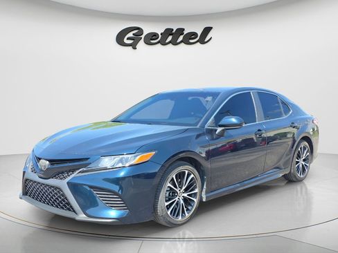Used 2020 Toyota Camry SE image 1