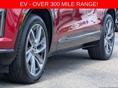 Used 2026 Cadillac Vistiq Sport w/ LPO, Floor Liner Package AWD/4WD image 5