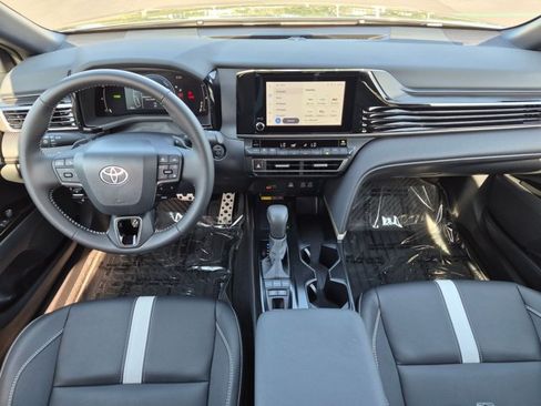 Used 2025 Toyota Camry SE FWD image 16