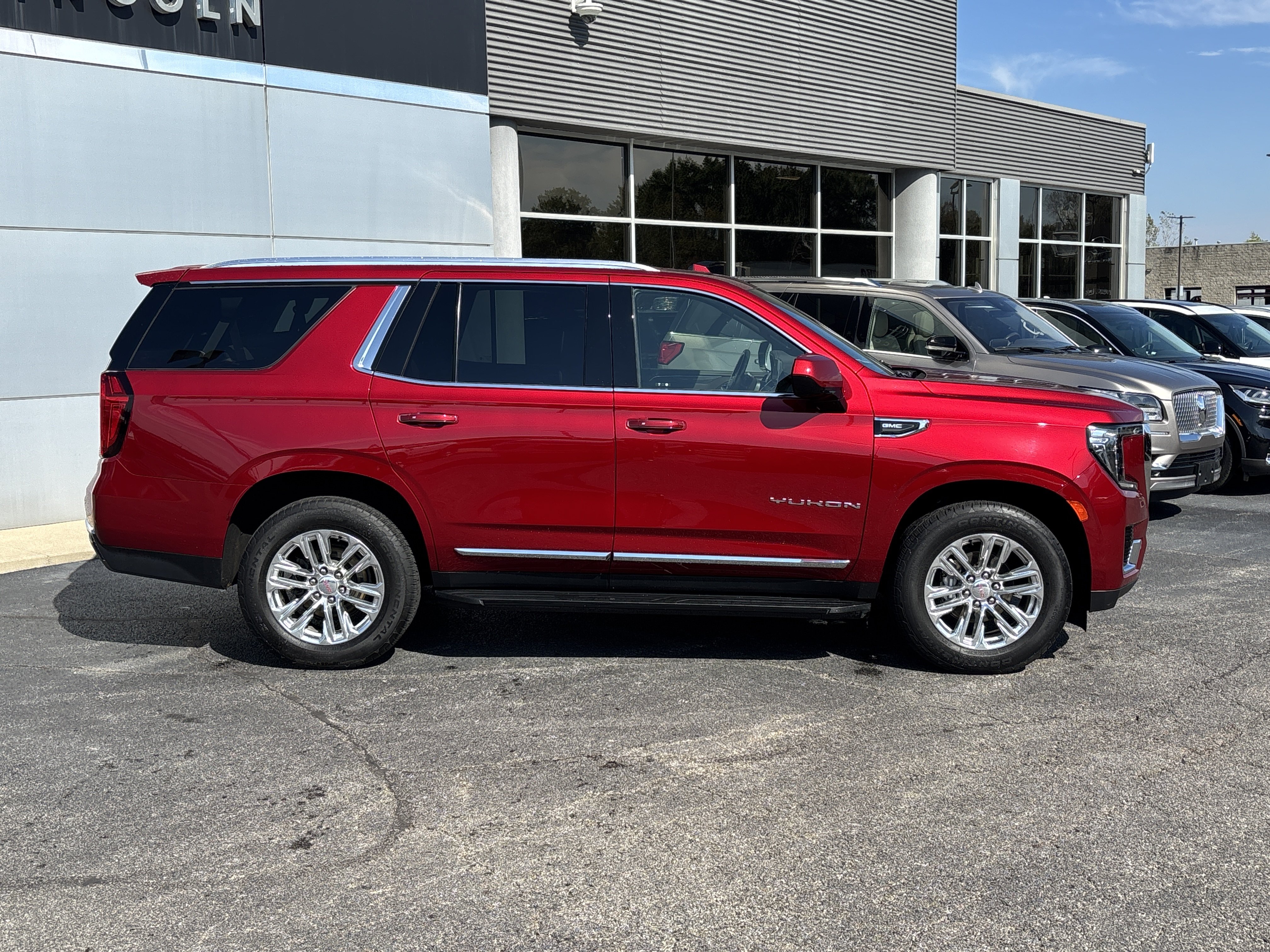 Used 2021 GMC Yukon SLT AWD/4WD image 4