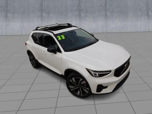 Used 2023 Volvo XC40 B5 Plus w/ Driver Assist Package AWD/4WD image 2