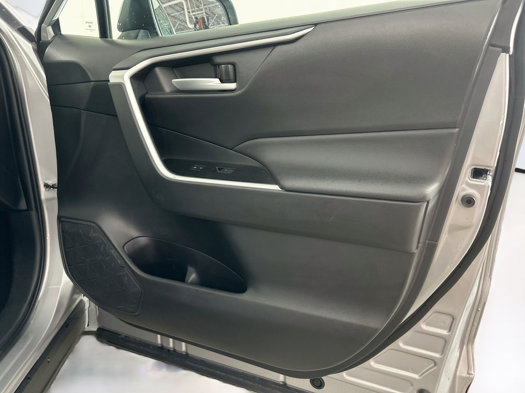 Used 2023 Toyota RAV4 XLE AWD/4WD image 32