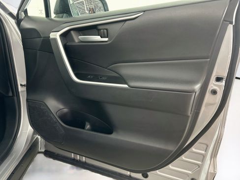 Used 2023 Toyota RAV4 XLE AWD/4WD image 32