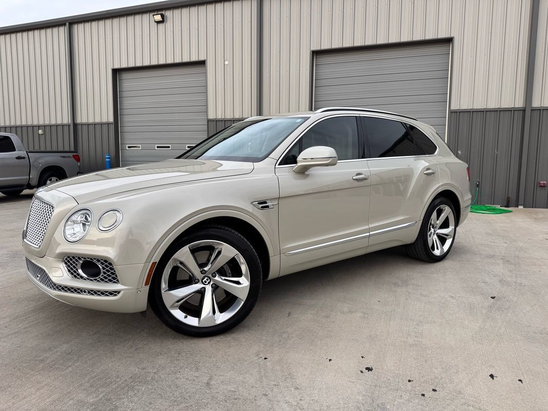 Used 2018 Bentley Bentayga AWD/4WD image 3