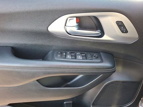 Certified 2020 Chrysler Pacifica Touring-L w/ Advanced Safetytec Group image 14