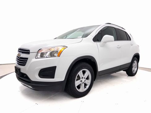 Used 2016 Chevrolet Trax LT w/ LT Convenience Package image 11