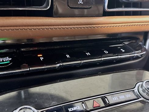 Used 2023 Lincoln Nautilus Reserve w/ Luxury Package AWD/4WD image 15