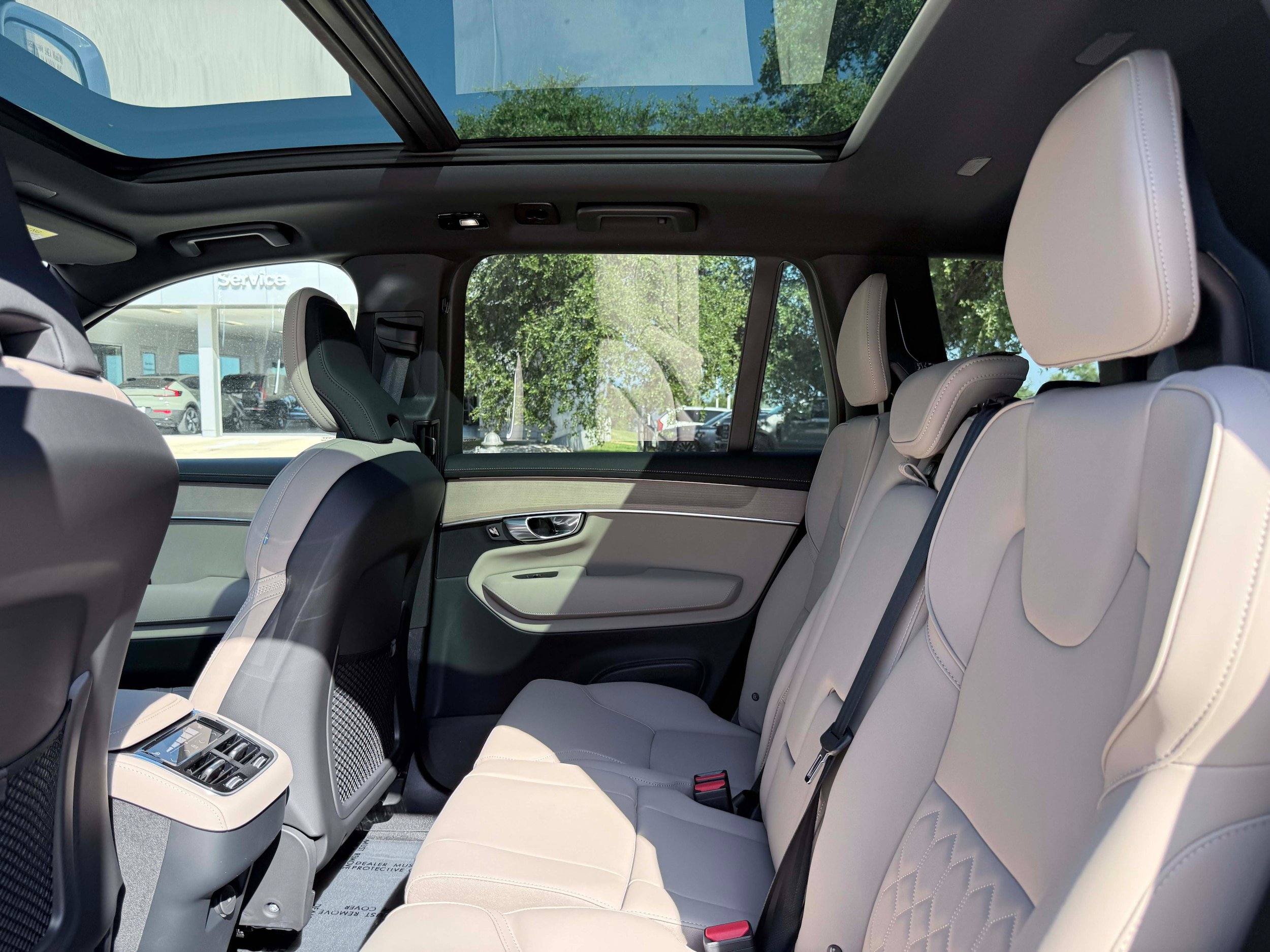 New 2026 Volvo XC90 B6 Plus w/ Protection Package Premier AWD/4WD image 15