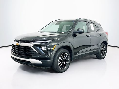 Used 2025 Chevrolet TrailBlazer LT AWD/4WD image 3