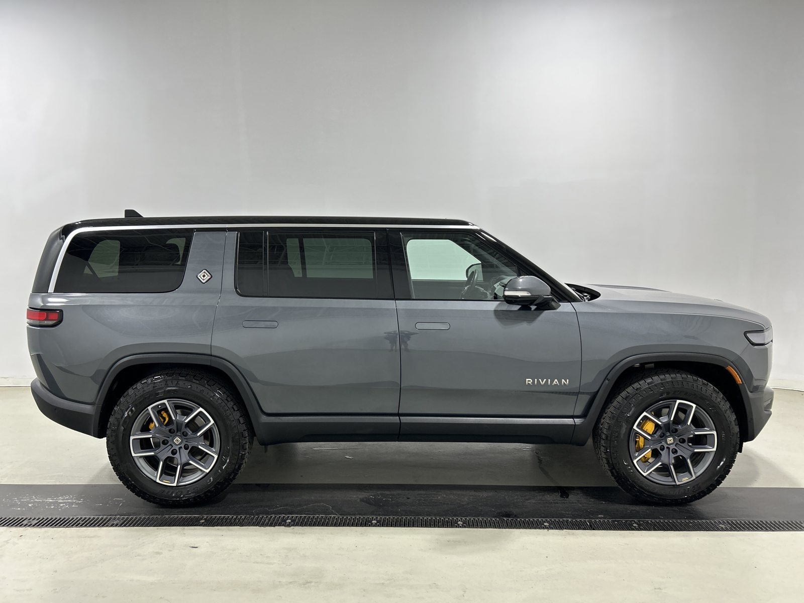 Used 2022 Rivian R1S Launch Edition Quad AWD/4WD image 6