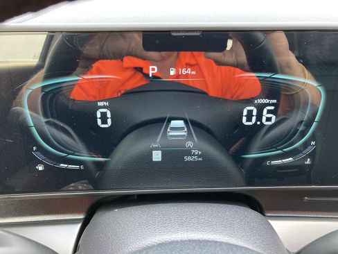 Used 2025 Kia Sportage EX image 10