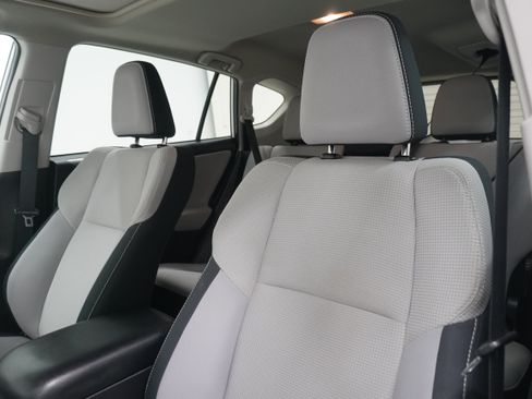 Used 2018 Toyota RAV4 XLE FWD image 11