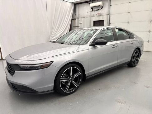 Used 2024 Honda Accord Sport image 3