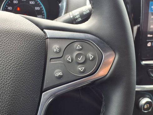 Used 2023 Chevrolet Traverse LT FWD image 16