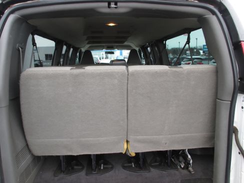 Used 2019 Chevrolet Express 3500 LS image 10