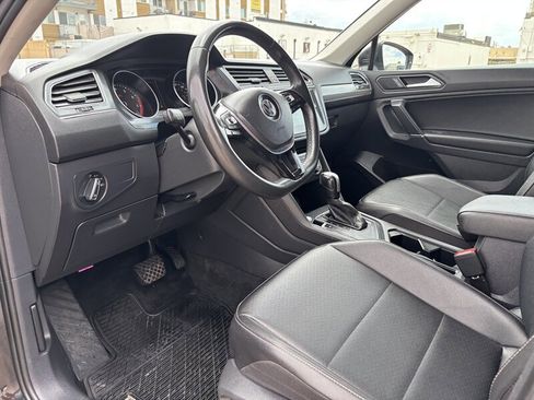 Used 2020 Volkswagen Tiguan SE image 14