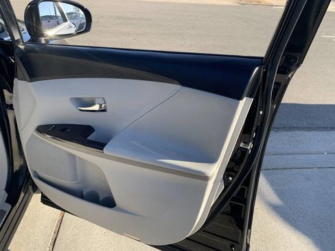 Used 2010 Toyota Venza FWD 4cyl 4dr Crossover image 10