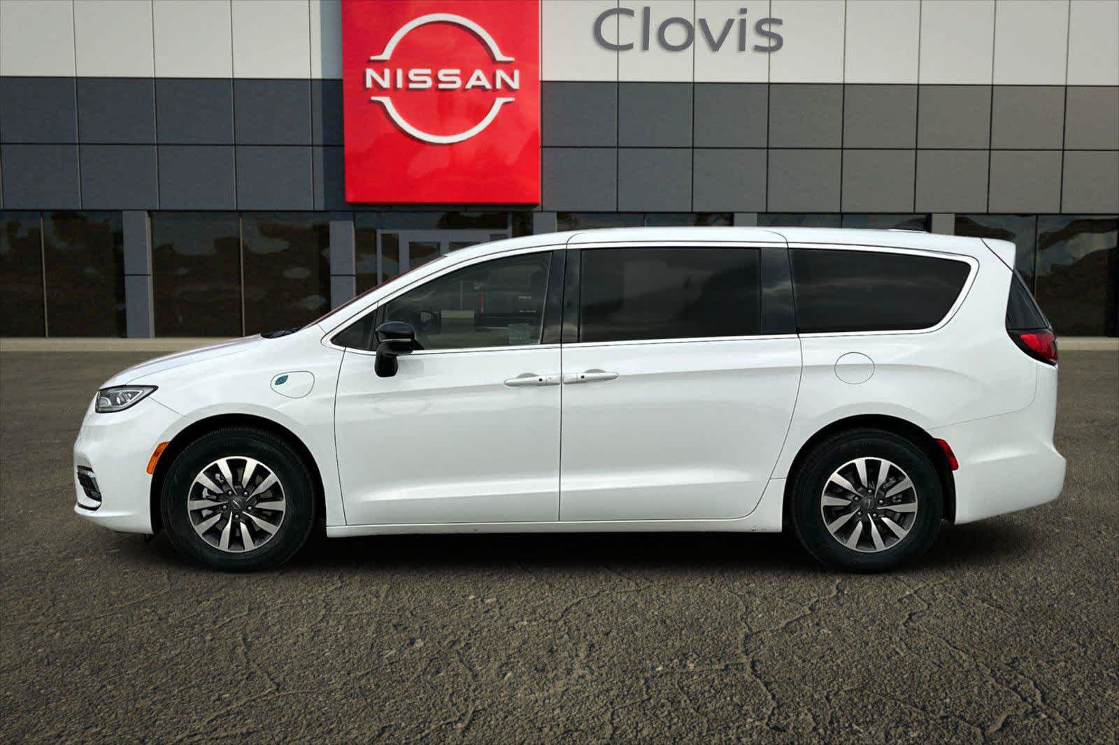 Used 2024 Chrysler Pacifica Limited FWD image 5