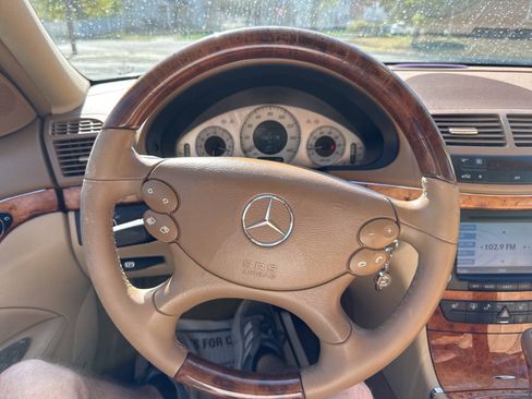 Used 2008 Mercedes-Benz E 350 4MATIC Sedan image 8
