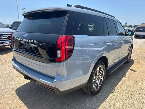Used 2025 Ford Expedition Active AWD/4WD image 7