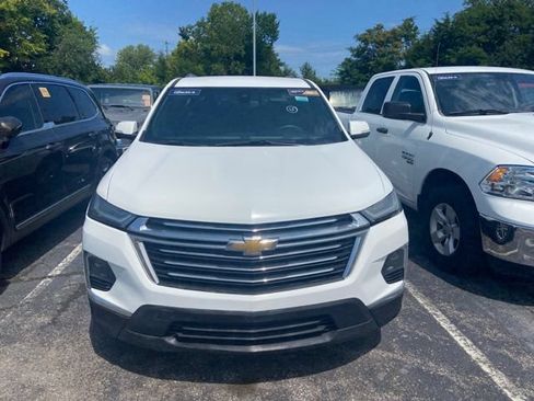Used 2023 Chevrolet Traverse LT FWD image 2